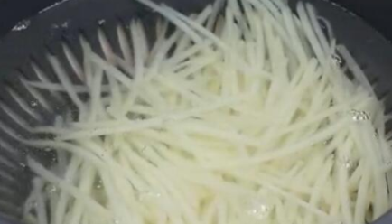2个土豆加1根黄瓜,这样做真是太美味了