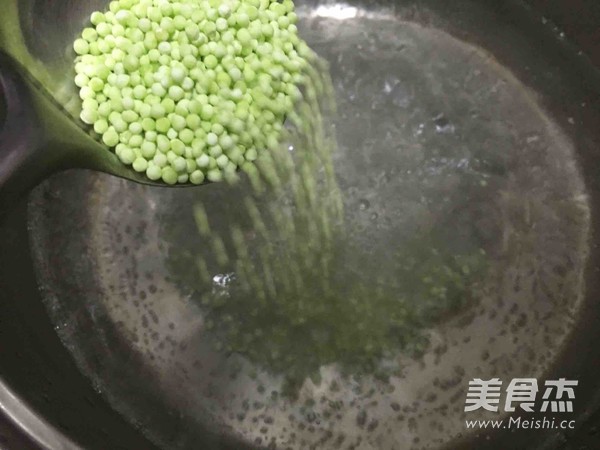 完胜甜品店的芒果椰浆西米露