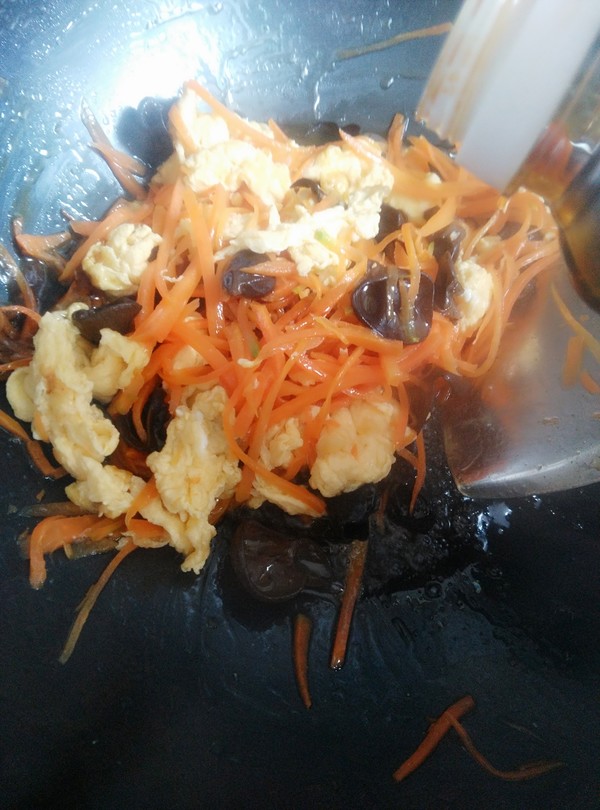 胡萝卜木耳炒蛋