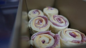 火腿芝士肉松吐司的做法