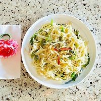 如何制作美味的清炒土豆丝？