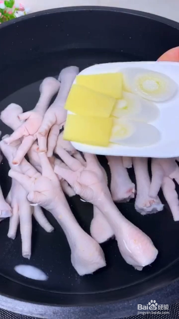 如何制作酸辣无骨鸡爪