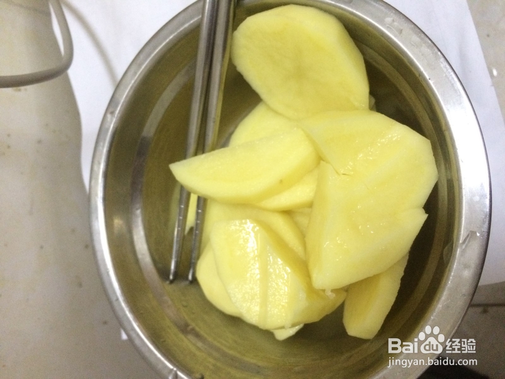 怎么做香菇鸡腿土豆汤?