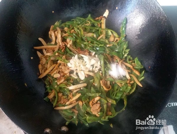 如何做出好吃美味下饭的蒜香青椒肉丝
