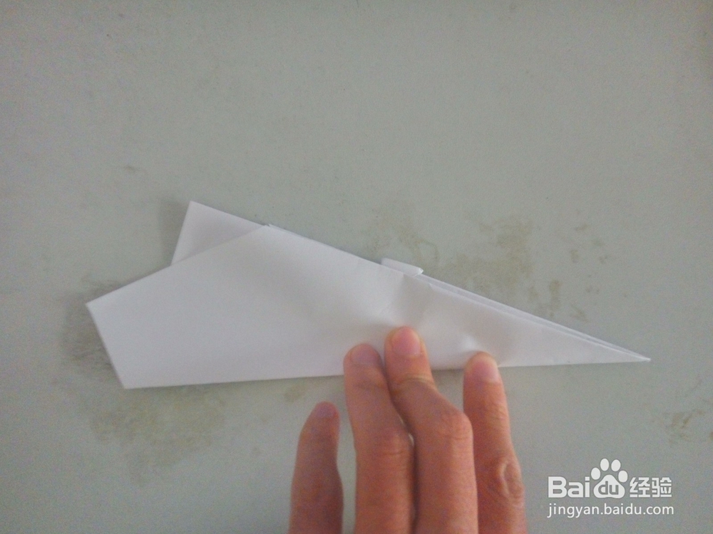 如何制作飞的持久的纸飞机