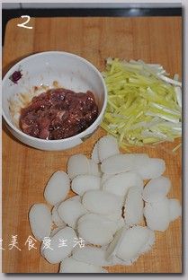 江南人最钟爱的年糕吃法－－韭黄肉丝炒年