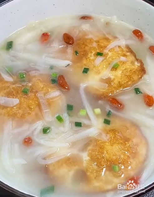 而美食可以治愈一切,下面小编就来告诉你暖胃的萝卜鸡蛋汤做法