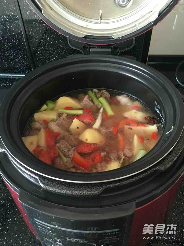 牛肉炖番茄土豆
