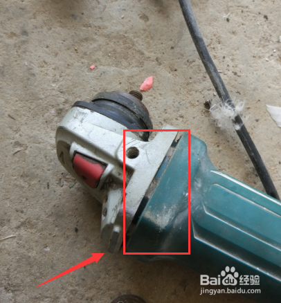 图示简单操作调整切割打磨机的位置避免误伤