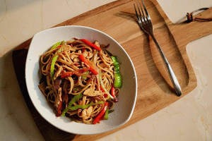 黑椒鸡丝意面怎么做？鱼香肉丝版意大利面教程