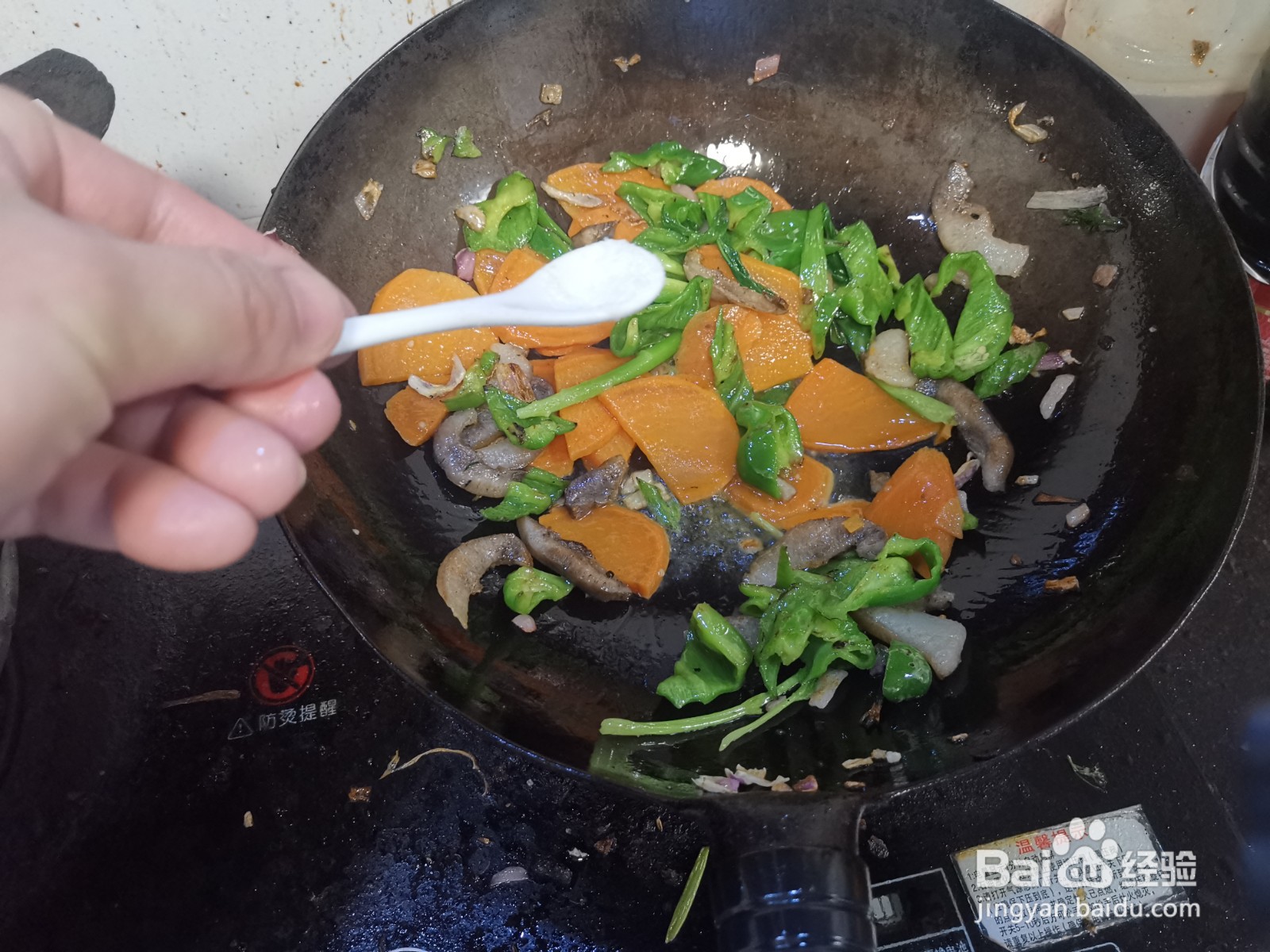 猪头肉炒青椒胡萝卜片的做法