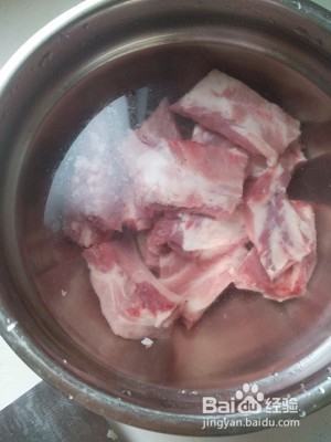 在家就可以做得香辣排骨蒸土豆