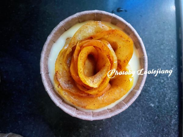 肉桂苹果花纸杯蛋糕