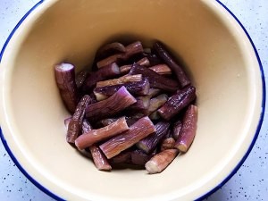 蒜蓉茄子芝麻菜的美味做法