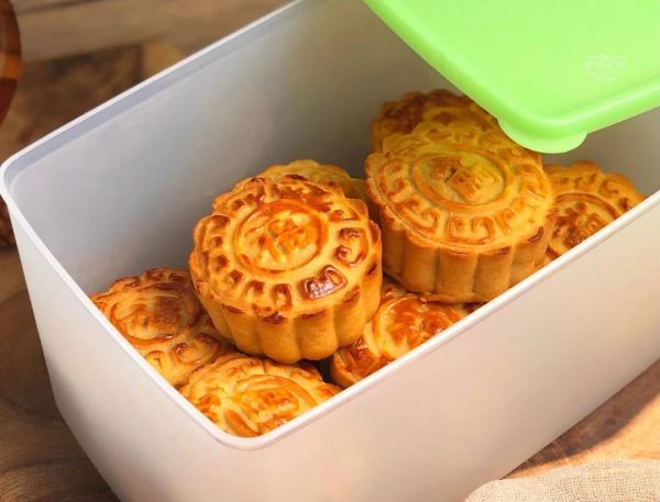 金沙咸蛋黄肉松月饼