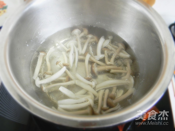 鸡肉菌菇沙拉