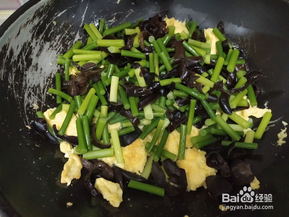 制作鸡蛋炒木耳蒜薹的攻略