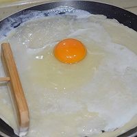 怎样制作好吃的辣味酱香鸡蛋饼