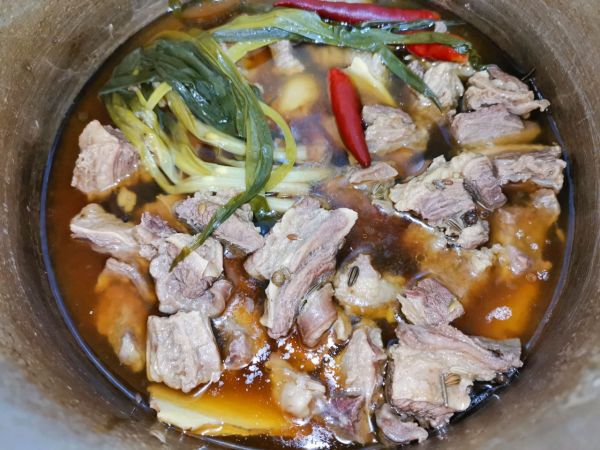 秘制萝卜焖牛腩