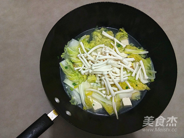 干贝白菜豆腐菌菇汤