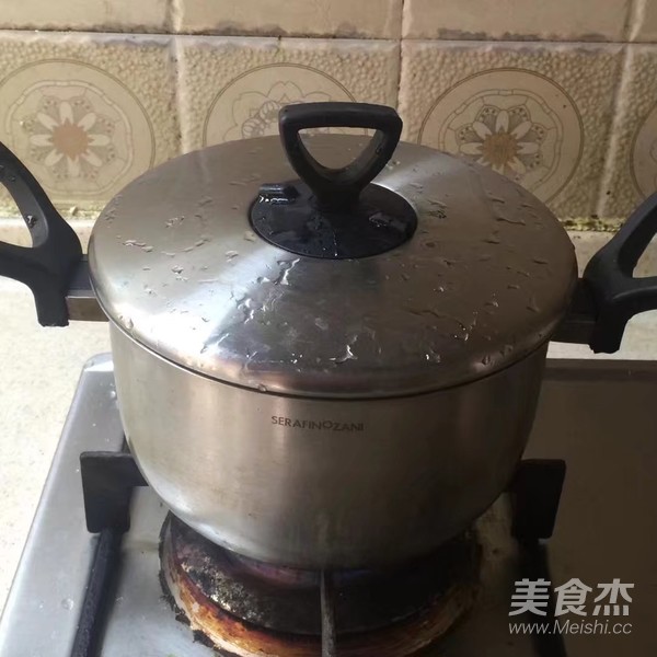 茅根雪梨水的做法