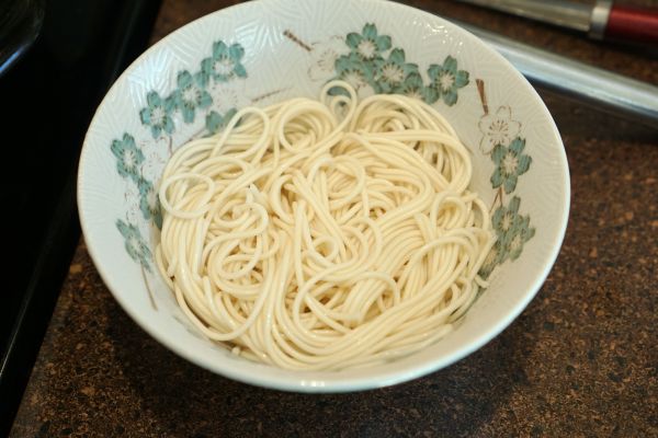 大冷天来一碗【榨菜肉丝面】