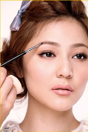 轻柔眉妆的基本技法