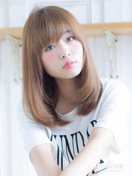 长脸女生打造什么发型怎么好看?简单刘海来修饰