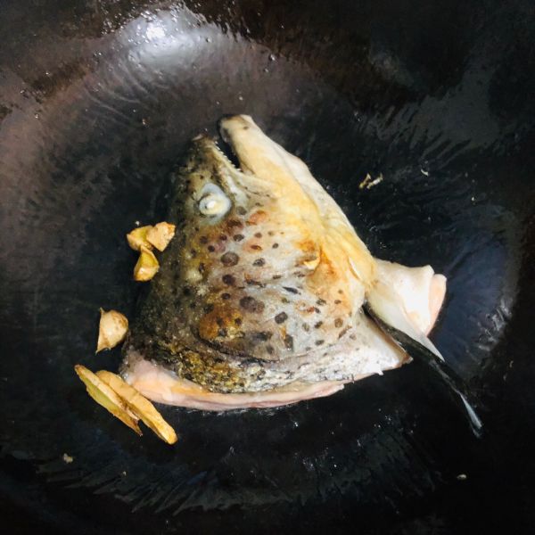 三文鱼头鱼排汤