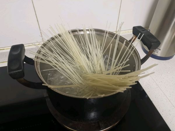 香菇豆腐煮桂鱼米粉