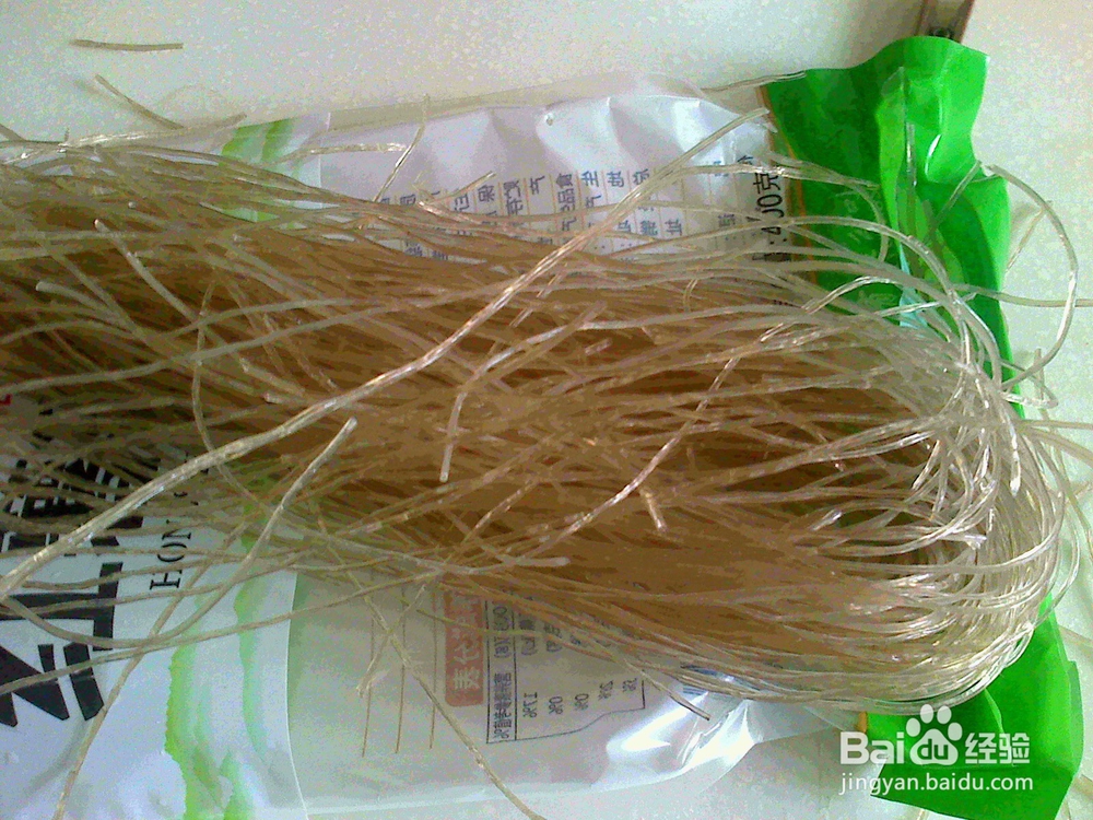 怎样做好炒旱芹菜地瓜粉的备料