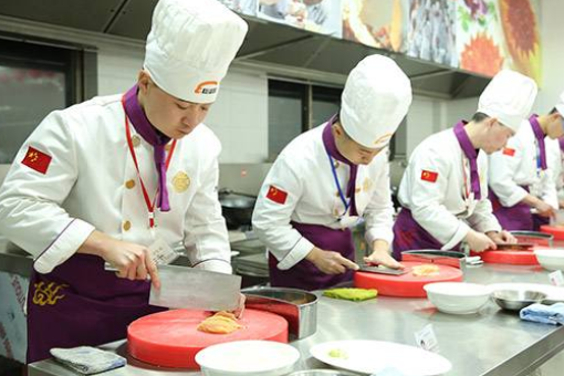 新东方烹饪学校一学期学费多少钱