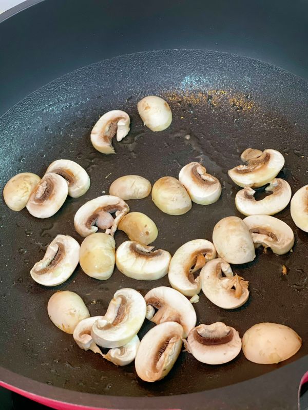 香煎白蘑鸡胸肉