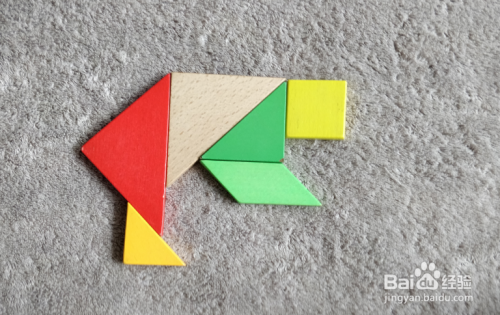 海洋馆的北极熊用七巧板怎么拼?