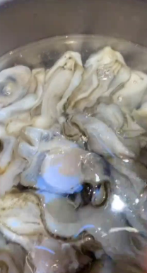 教你制作味道正宗的蒜蓉粉丝蒸扇贝和生蚝