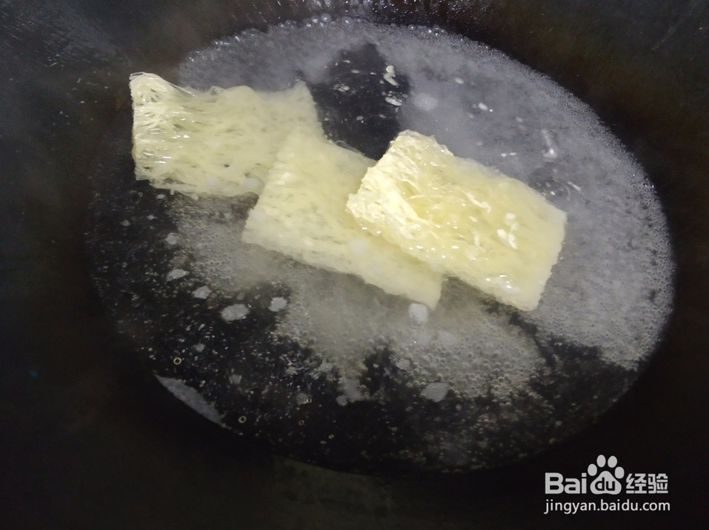 墨鱼丸鸡蛋元荽煮米粉怎么做？