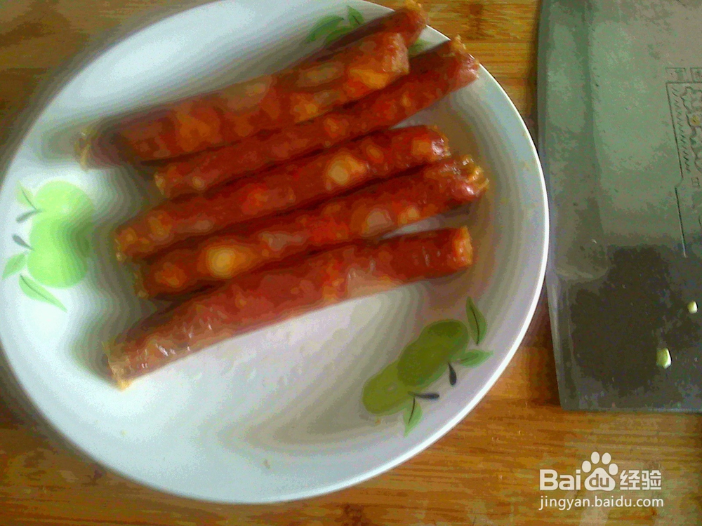 老年人怎样用刀来切腊肠片