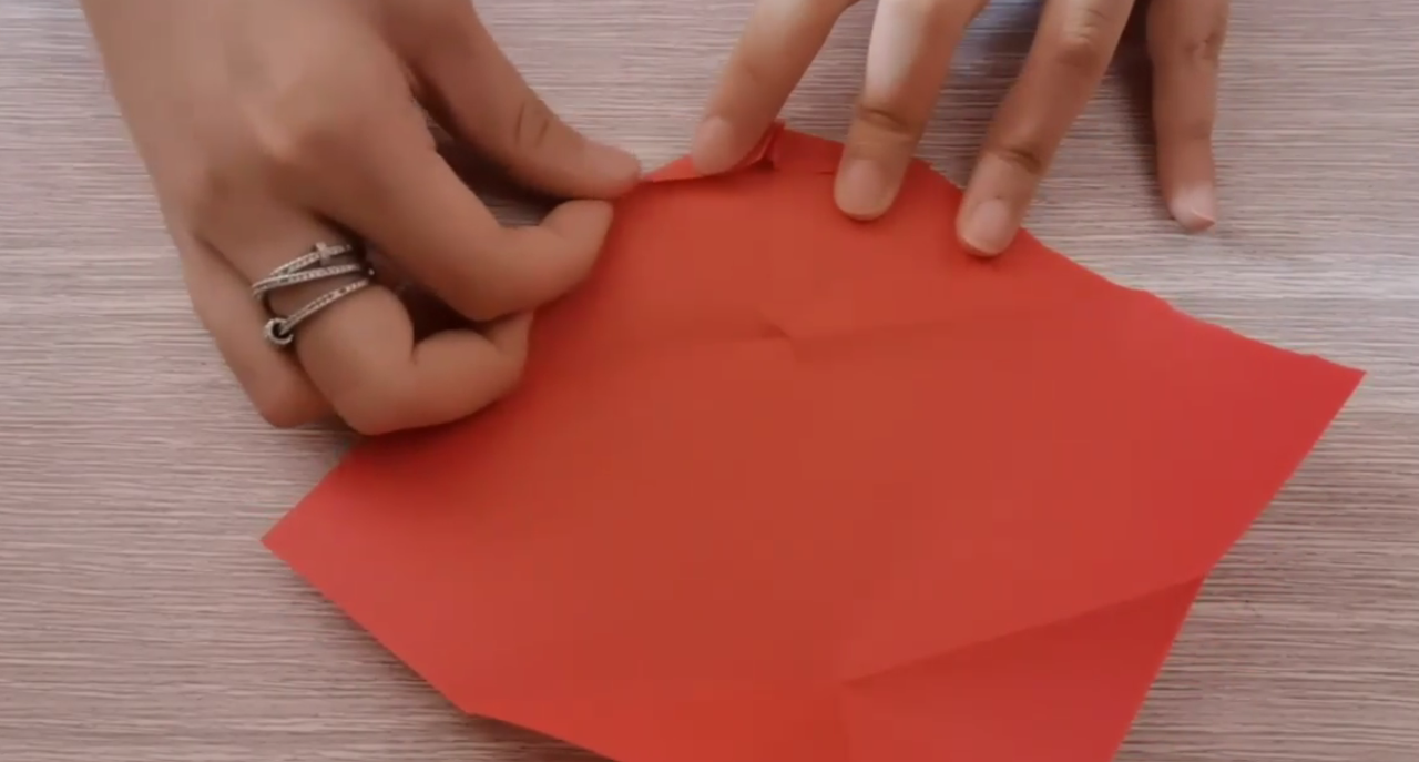 如何制作会动的烈焰红唇?