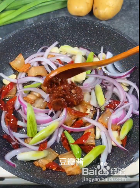 如何制作美味的干锅土豆片