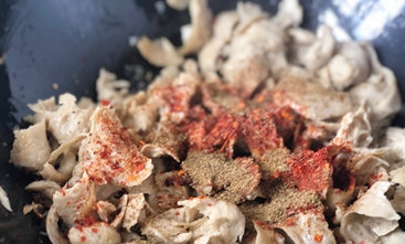 手撕孜然小面筋的做法