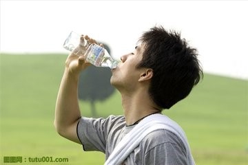 正确的喝水方式是什么？
