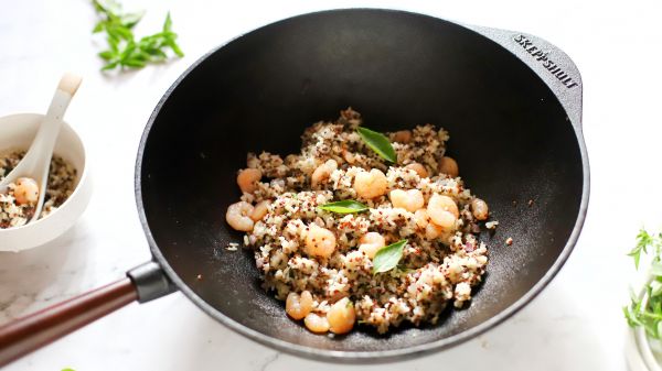 三色藜麦虾仁九层塔炒饭