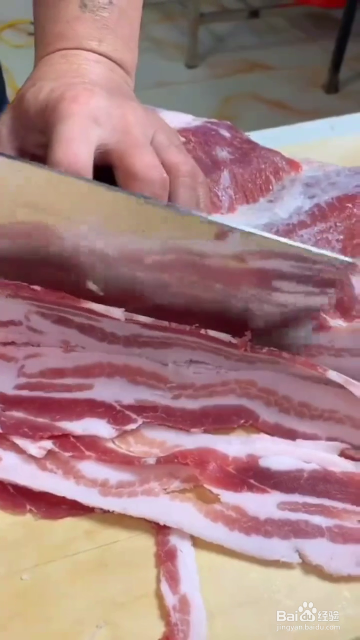 如何用土豆和五花肉制作好吃的“排骨”？