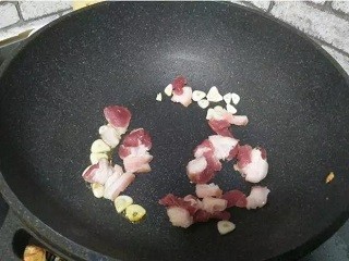 五花肉炖豆腐怎么做？