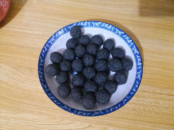 双色黑芝麻汤圆