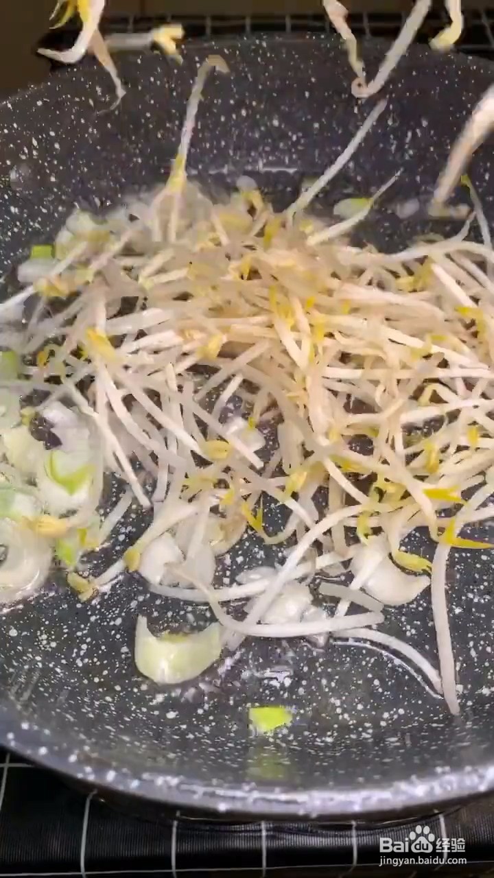 如何自制美味好吃的豆芽韭菜粉丝