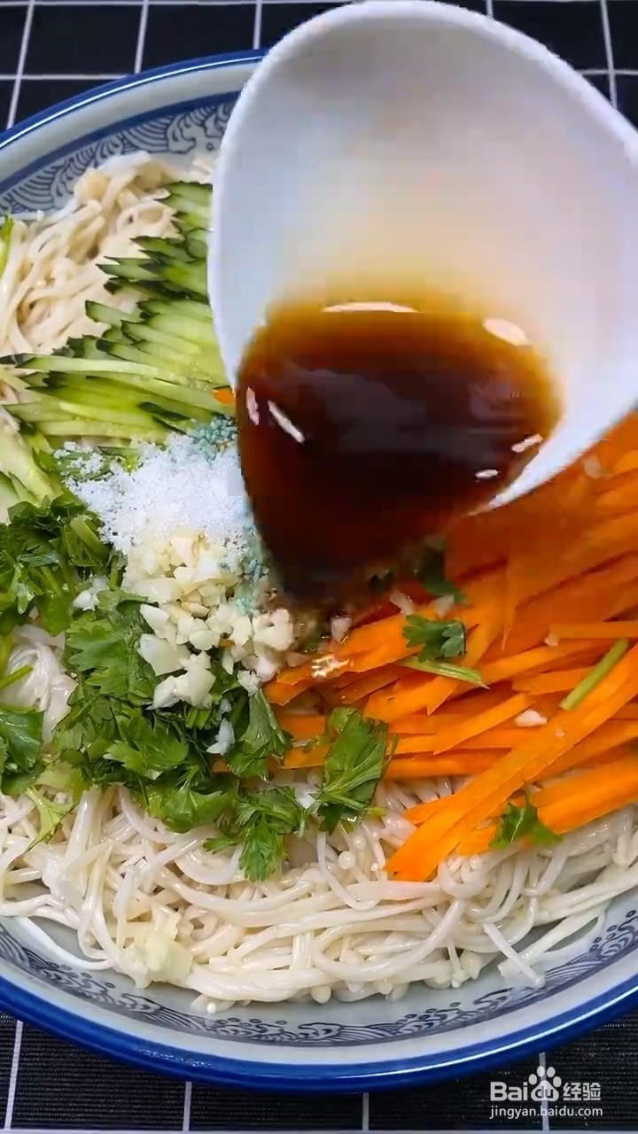 如何自制美味好吃的拌金针菇