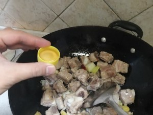 家常红烧排骨的做法