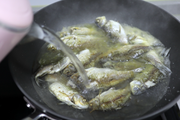 鲫鱼豆腐汤怎么炖好喝又营养