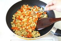 汉中裤带扯面的做饭